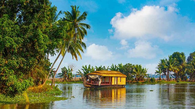 Expert travel guide to Kerala - Kettuvallam houseboat